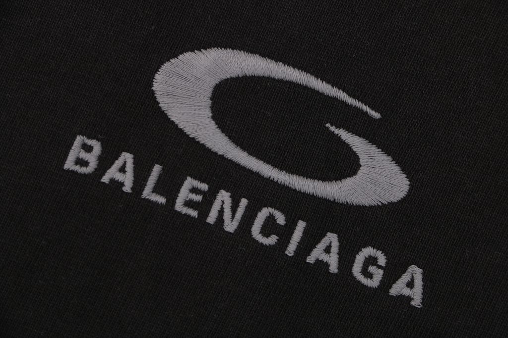 balenciaga-inspired-oversized-circle-logo-embroidered-shirt