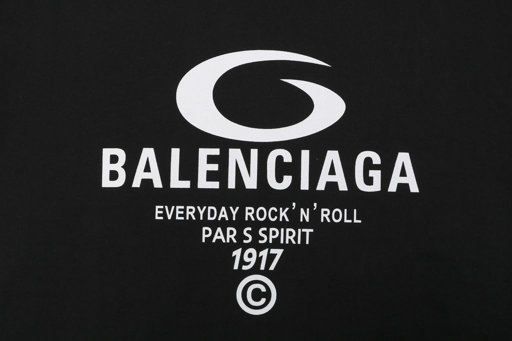 balenciaga-inspired-loose-fit-circle-letter-shirt