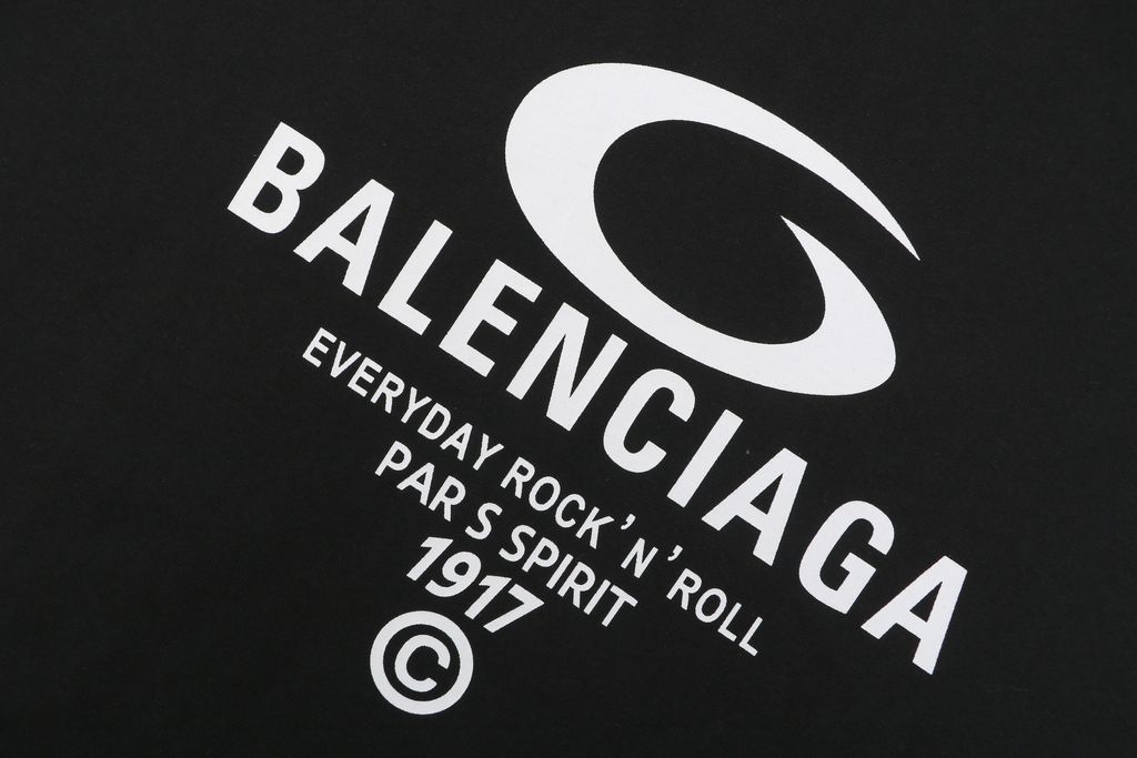 balenciaga-inspired-loose-fit-circle-letter-shirt