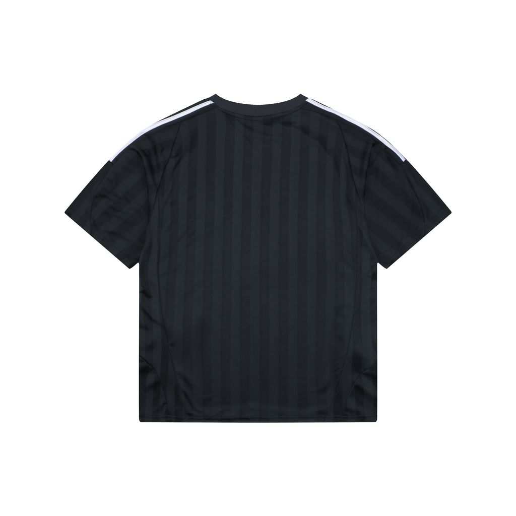 balenciaga-contrast-collar-manchester-crest-print-t-shirt