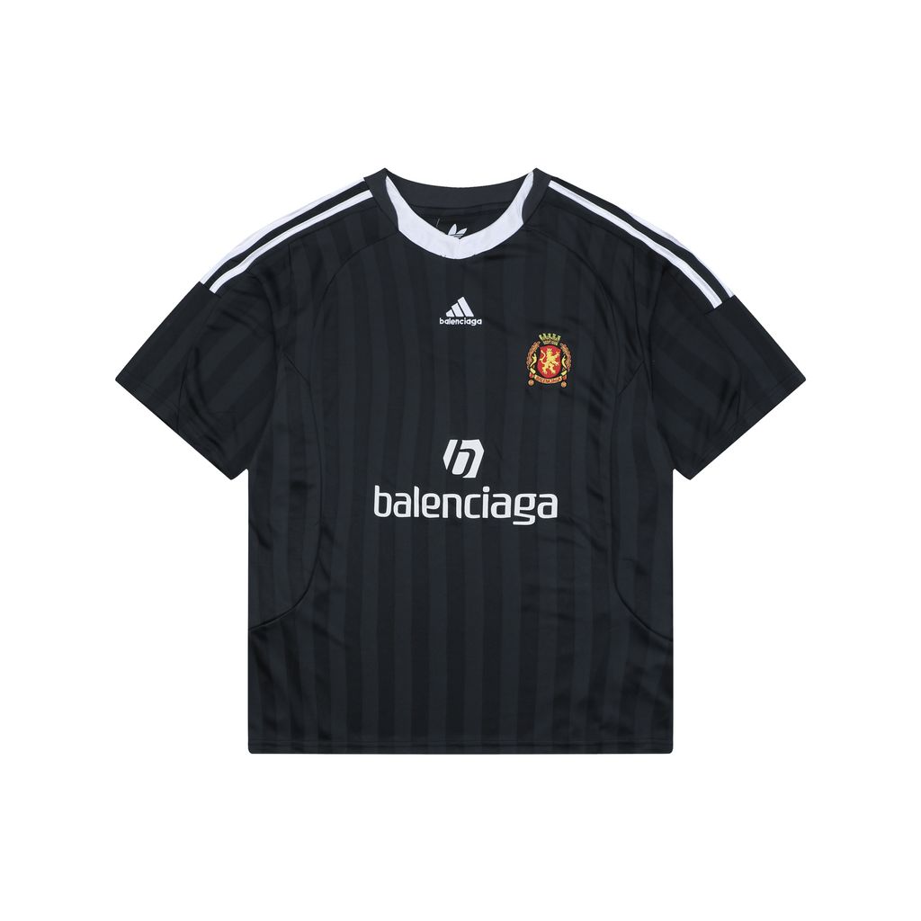 balenciaga-contrast-collar-manchester-crest-print-t-shirt