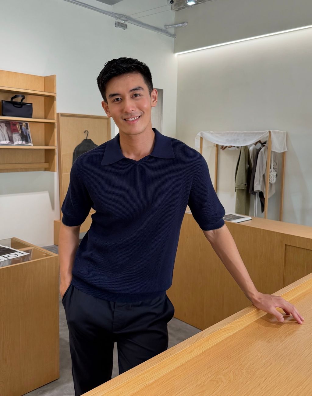 Button-free short sleeve cotton polo