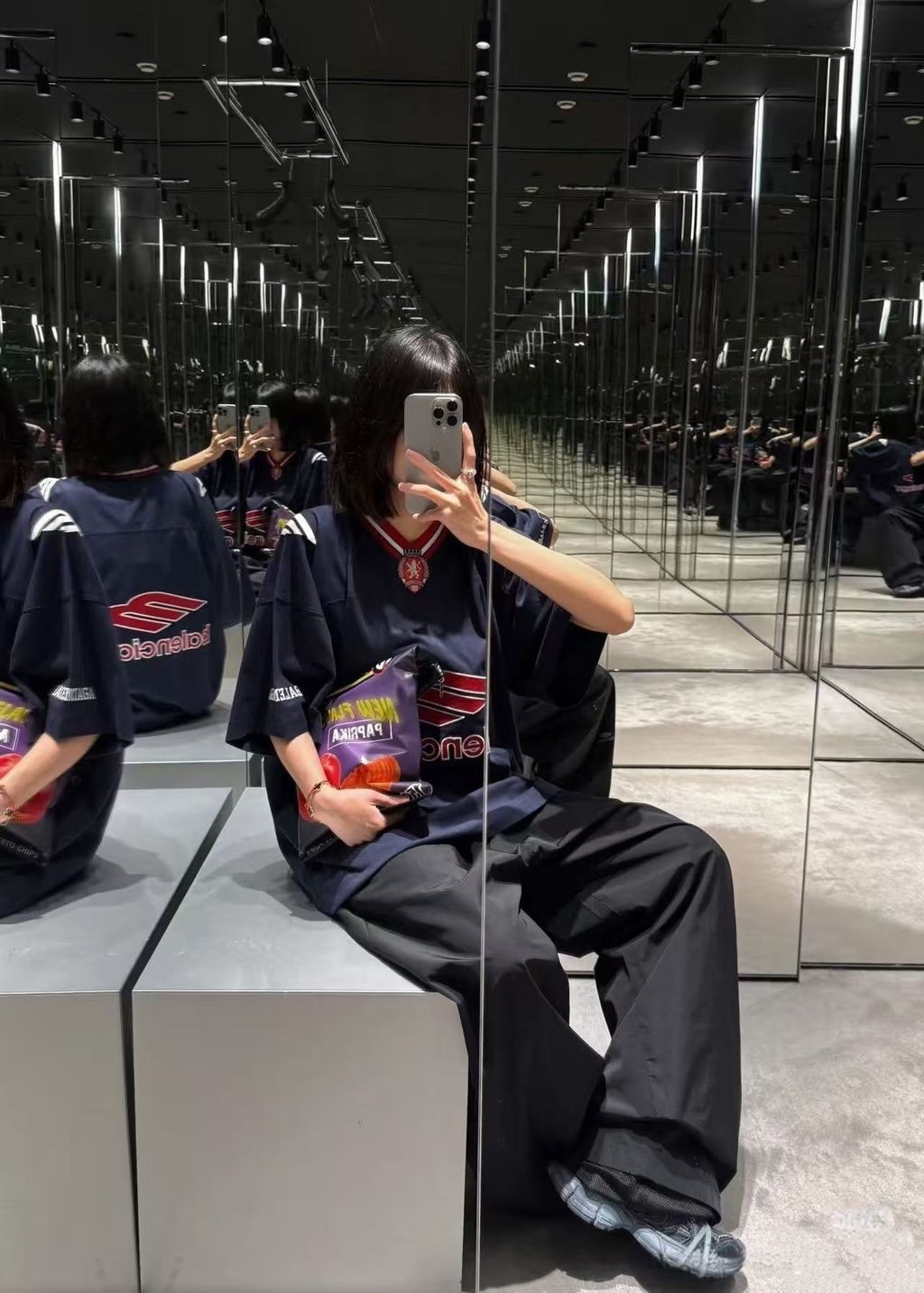 Oversized three-dimensional embroidered T-shirt
