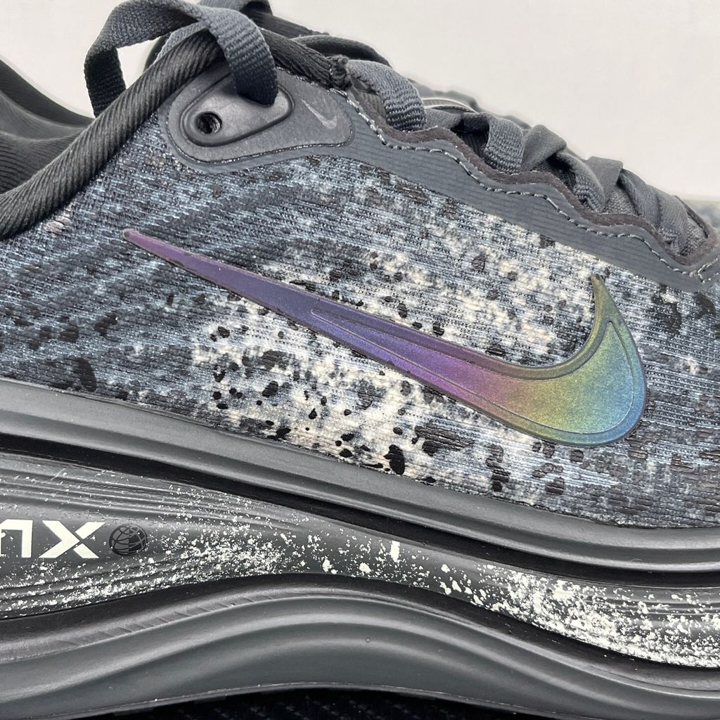 Side profile of the Nike Vomero Plus sneaker in a dark Anthracite and Black colorway with subtle Oatmeal accents, featuring a layered mesh and synthetic upper, a structured midfoot cage, and a responsive Zoom Air midsole.