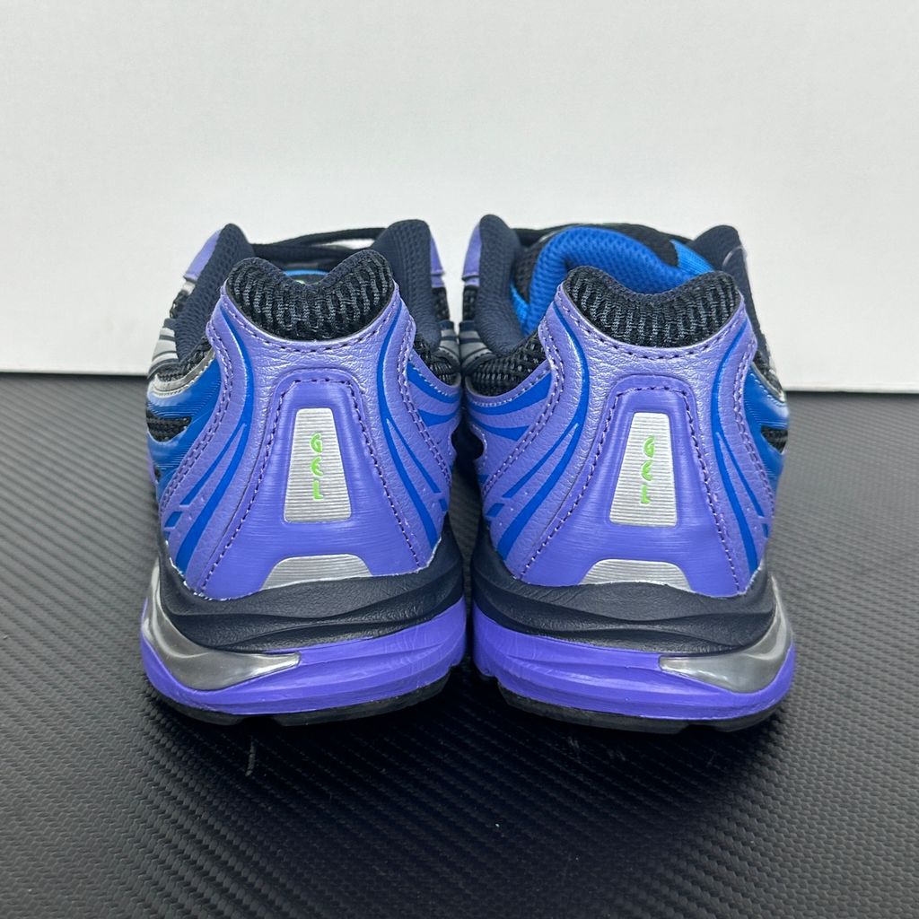 Side profile of the ASICS Gel-Sekiran sneaker featuring a breathable midnight navy mesh upper, dynamic metallic pure silver synthetic overlays, and a sculpted midsole equipped with visible GEL technology cushioning.