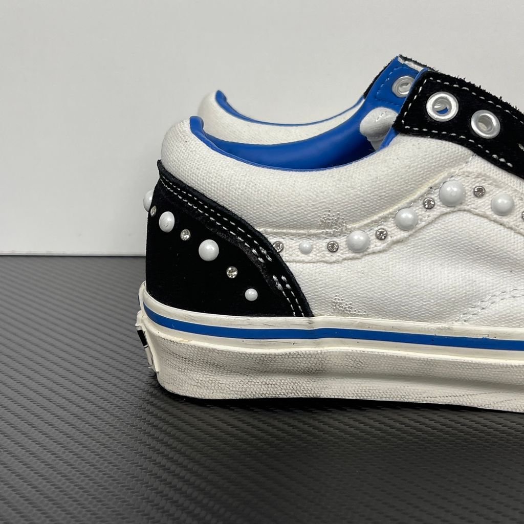 White OTW by Vans shoebox supplied with the Old Skool Reissue 36 Pearlized Marshmallow VN000S52FS8.