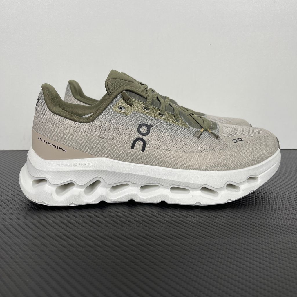 Side profile of men’s On Cloudtilt Olive Desert 3ME10104843 with recycled mesh and CloudTec Phase cushioning.