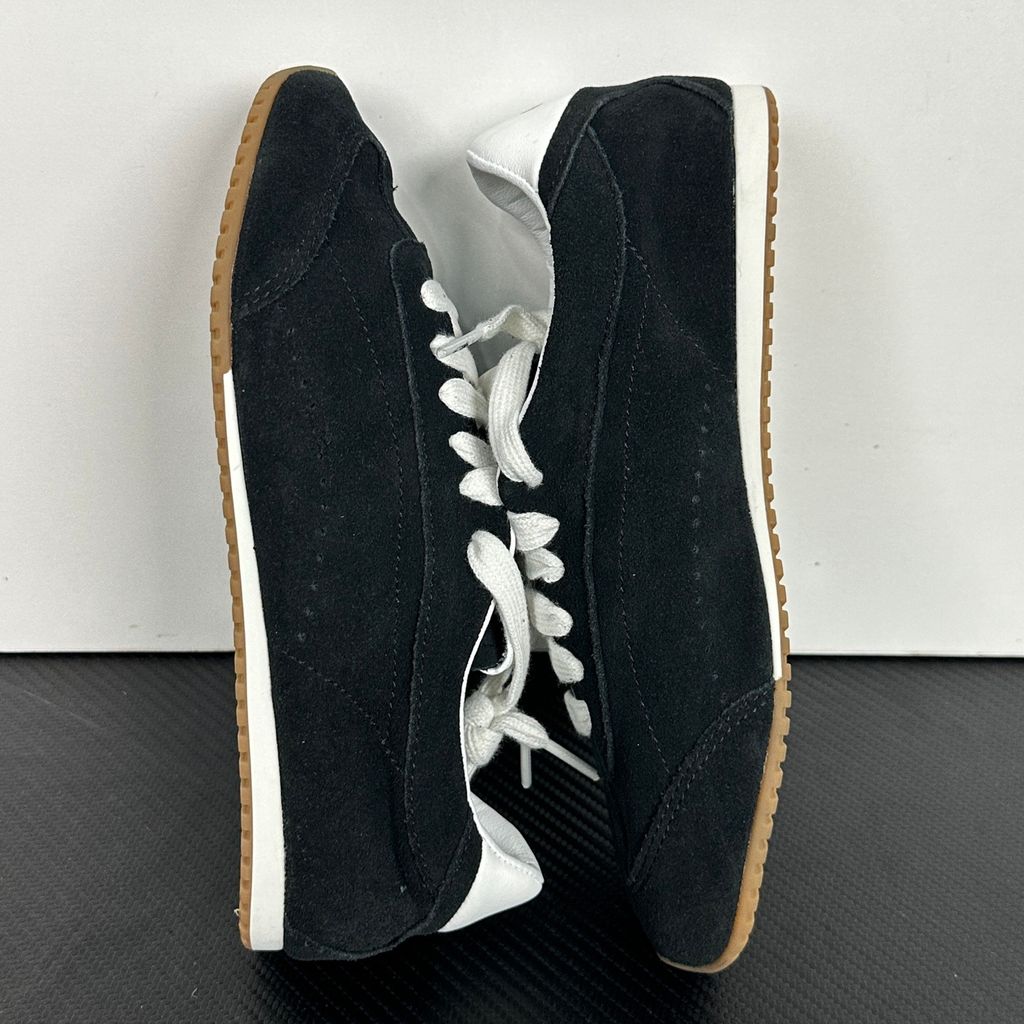 The ALO Sunset Sneaker Black/Ivory (A0891U) is a low-profile lifestyle sneaker inspired by the polished street style of Sunset Boulevard. It combines a black suede upper, contrasting Ivory details, recovery-foam cushioning and a flat gum-rubber outsole.