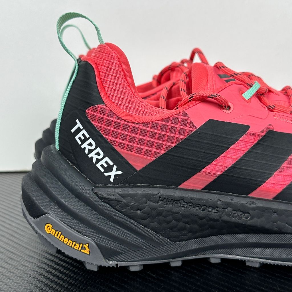 adidas TERREX Freehiker 3 Low GORE-TEX Pure Turbo KI8282 women’s hiking shoe with black accents, waterproof ripstop upper and rugged trail outsole, side view.