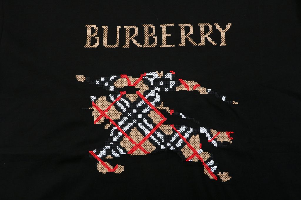 Burberry Relaxed Equestrian Knight Logo Long Sleeve Tee