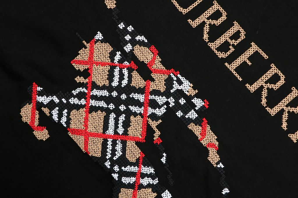 Burberry Relaxed Equestrian Knight Logo Long Sleeve Tee