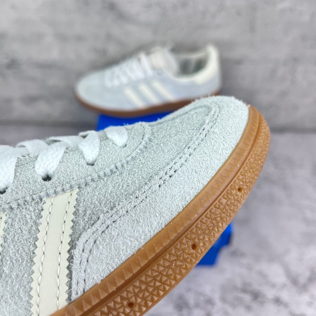 adidas Handball Spezial IF6491 Wonder Silver Off White Gum sneakers side view