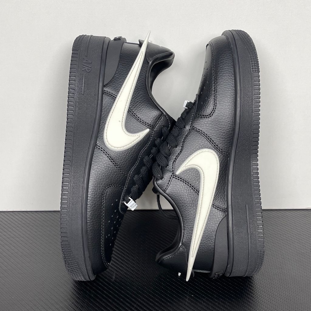 Shop Nike Air Force 1 Low SP x AMBUSH DV3464-001 Black with premium leather, oversized extended Swoosh detailing, Nike Air cushioning and collaborative streetwear styling.