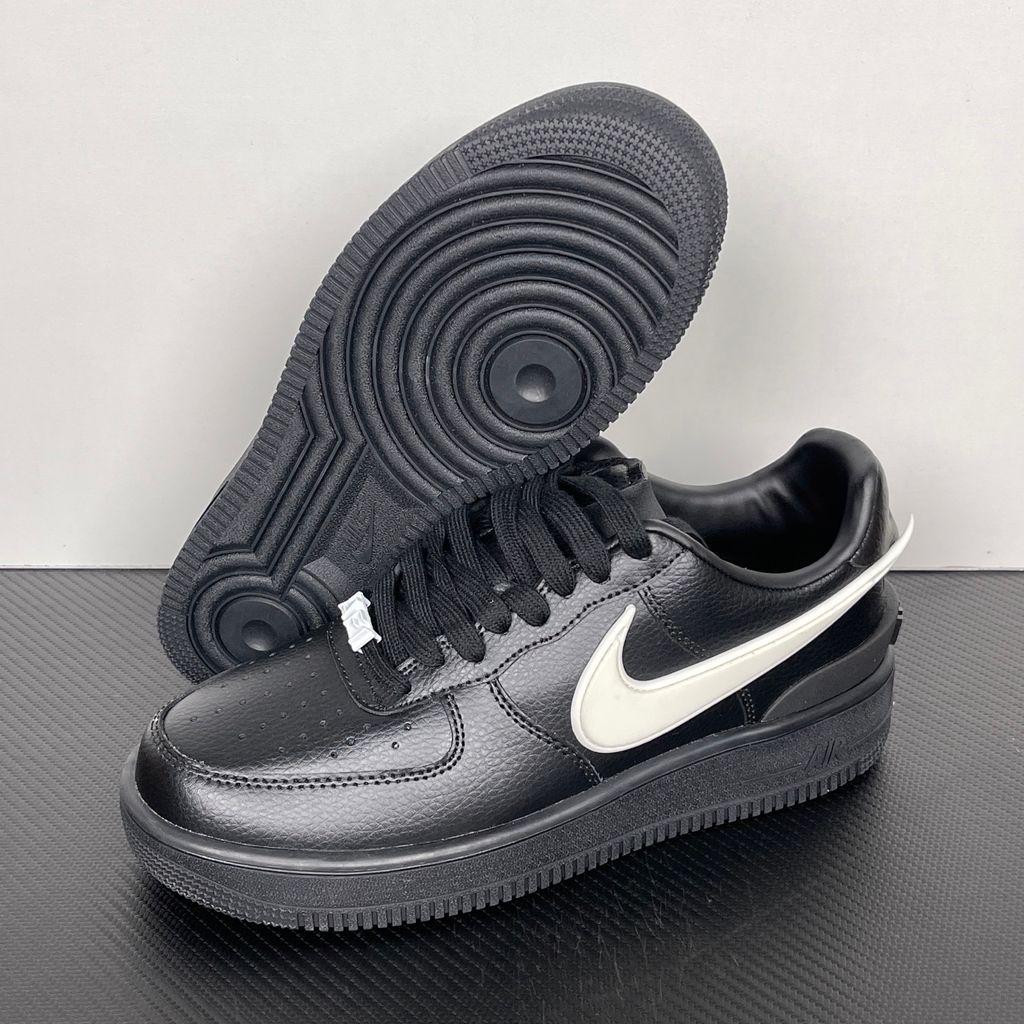 Shop Nike Air Force 1 Low SP x AMBUSH DV3464-001 Black with premium leather, oversized extended Swoosh detailing, Nike Air cushioning and collaborative streetwear styling.