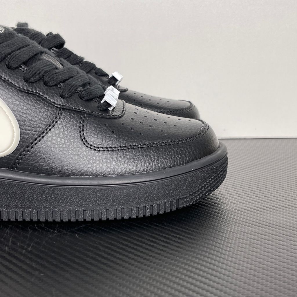Shop Nike Air Force 1 Low SP x AMBUSH DV3464-001 Black with premium leather, oversized extended Swoosh detailing, Nike Air cushioning and collaborative streetwear styling.