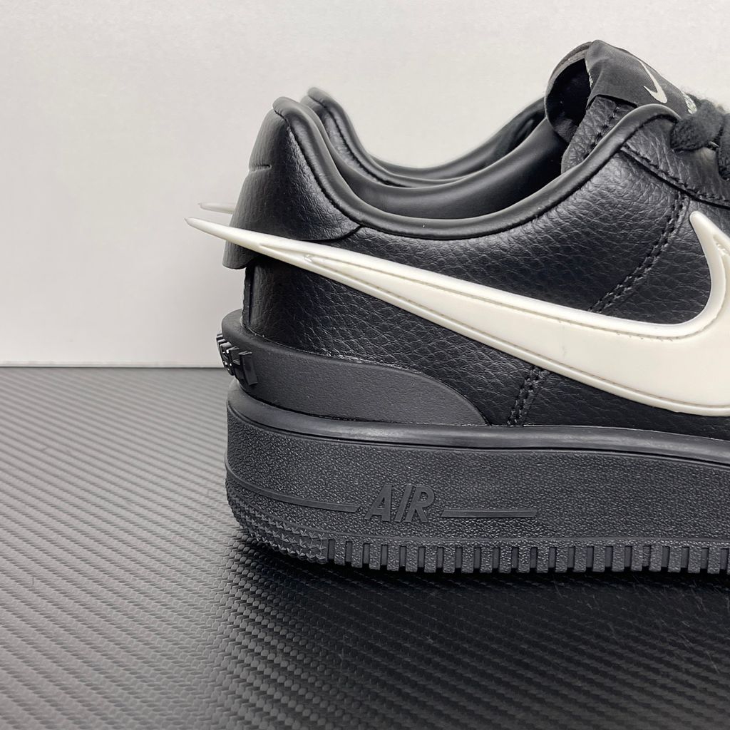 Shop Nike Air Force 1 Low SP x AMBUSH DV3464-001 Black with premium leather, oversized extended Swoosh detailing, Nike Air cushioning and collaborative streetwear styling.