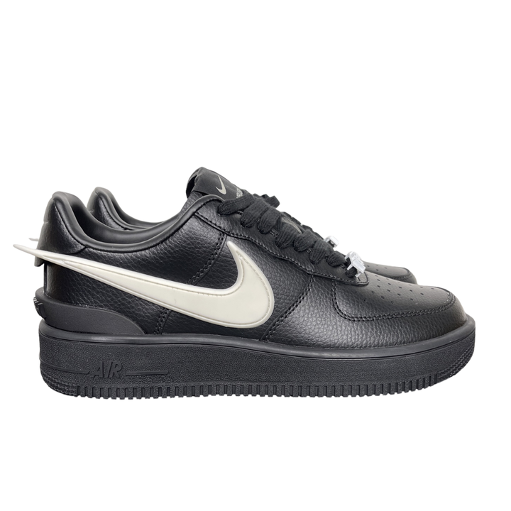 Shop Nike Air Force 1 Low SP x AMBUSH DV3464-001 Black with premium leather, oversized extended Swoosh detailing, Nike Air cushioning and collaborative streetwear styling.