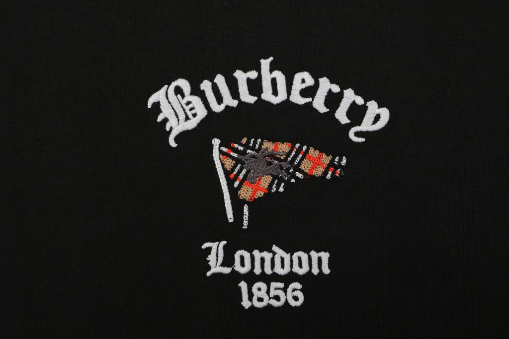 Burberry 230G Compact Cotton Chain Stitch Graphic Tee