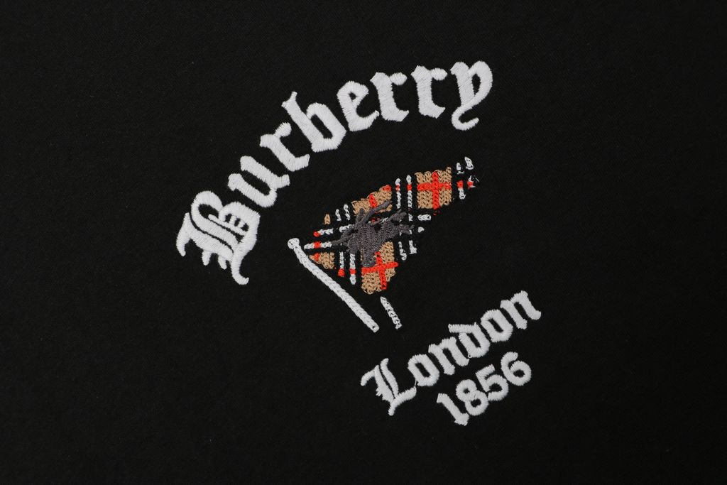 Burberry 230G Compact Cotton Chain Stitch Graphic Tee