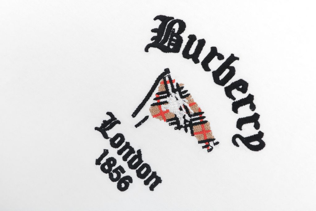 Burberry 230G Compact Cotton Chain Stitch Graphic Tee