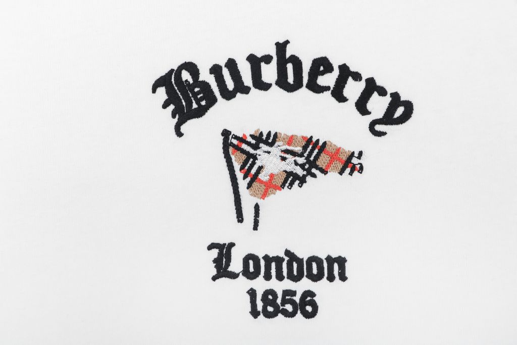 Burberry 230G Compact Cotton Chain Stitch Graphic Tee
