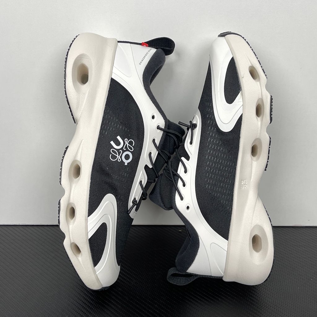 Shop On x LOEWE Cloudsolo 3MF30664605 in Black and Eggshell with engineered mesh, TPU overlays, unique CloudTec cushioning and dual lacing.