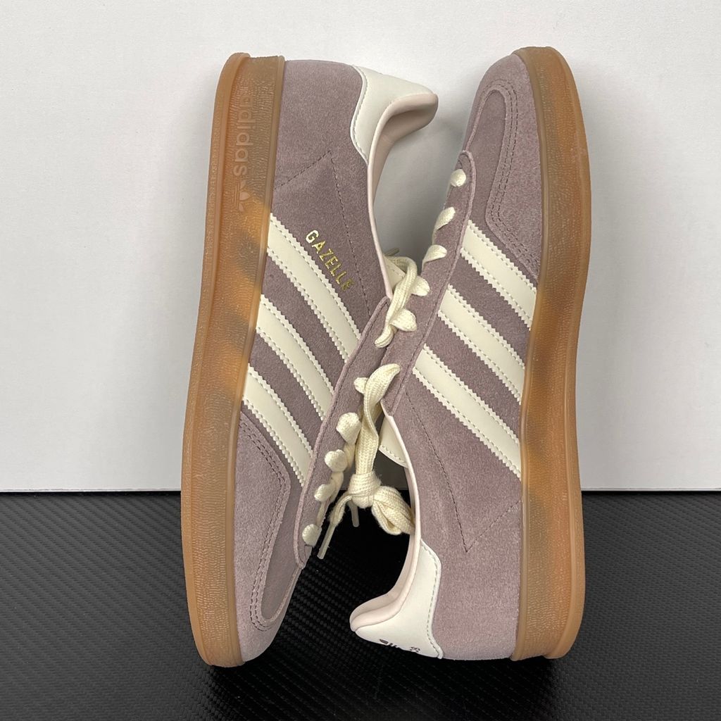 Shop adidas Gazelle Indoor KI2252 in Trace Brown, Warm Vanilla and Gum with premium suede upper, nubuck details, soft lining and translucent rubber outsole.