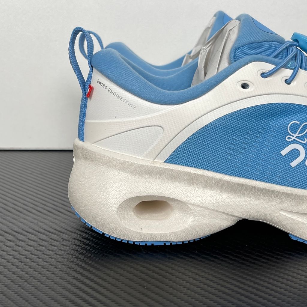 On x LOEWE Cloudsolo 3MF30664608 Blue White men's lifestyle sneakers LOEWE x On Cloudsolo 3MF30664608 blue white engineered mesh CloudTec sneakers On Cloudsolo LOEWE 3MF30664608 blue white sculptural heel luxury sneakers