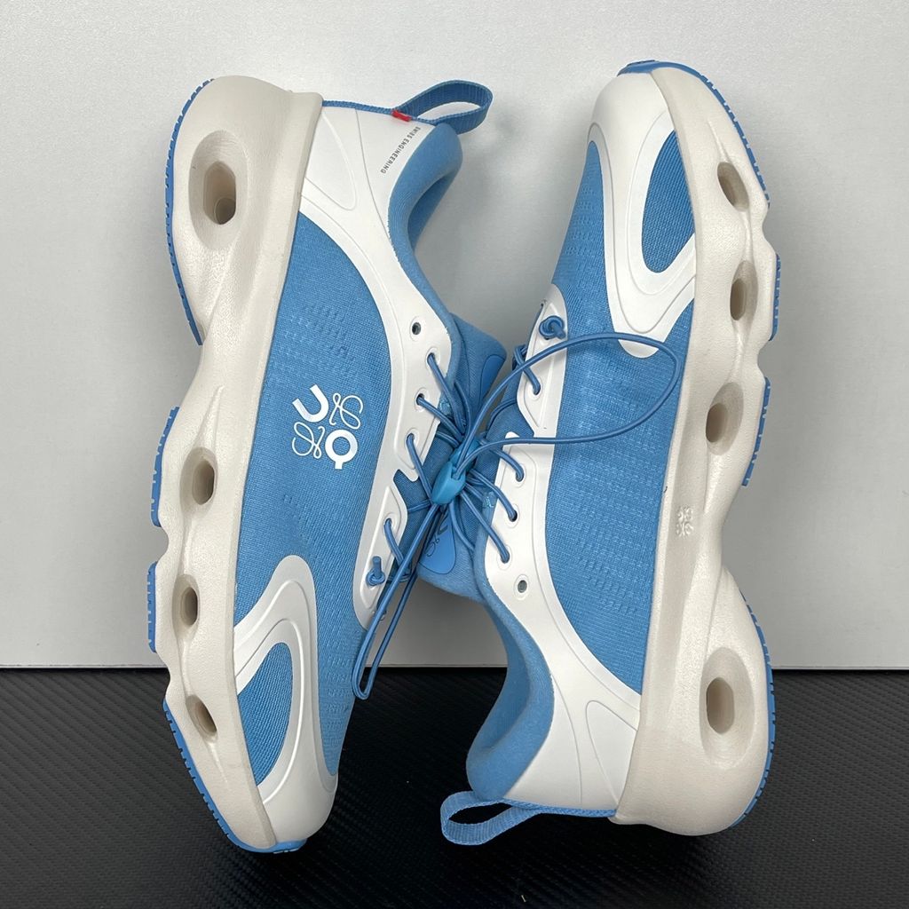 On x LOEWE Cloudsolo 3MF30664608 Blue White men's lifestyle sneakers LOEWE x On Cloudsolo 3MF30664608 blue white engineered mesh CloudTec sneakers On Cloudsolo LOEWE 3MF30664608 blue white sculptural heel luxury sneakers
