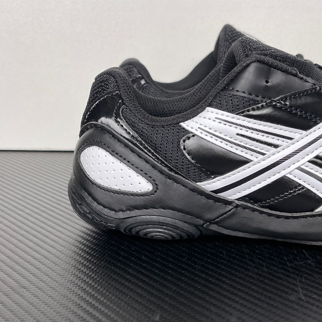 ASICS HYPERSYNC 1203A879 Black White low profile unisex sneakers ASICS HYPERSYNC Black White 1203A879 breathable mesh SportStyle shoes ASICS 1203A879 HYPERSYNC black white OrthoLite low profile lifestyle sneakers