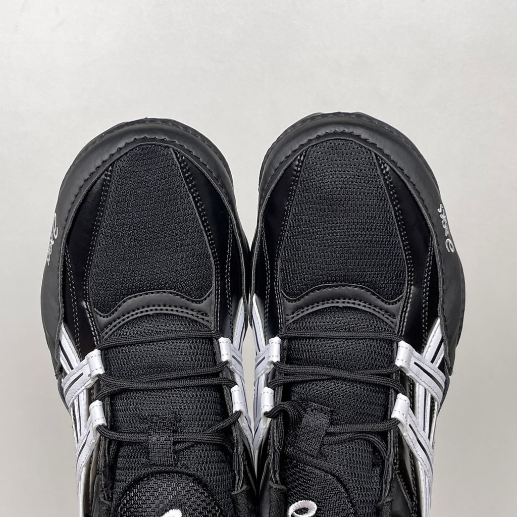ASICS HYPERSYNC 1203A879 Black White low profile unisex sneakers ASICS HYPERSYNC Black White 1203A879 breathable mesh SportStyle shoes ASICS 1203A879 HYPERSYNC black white OrthoLite low profile lifestyle sneakers