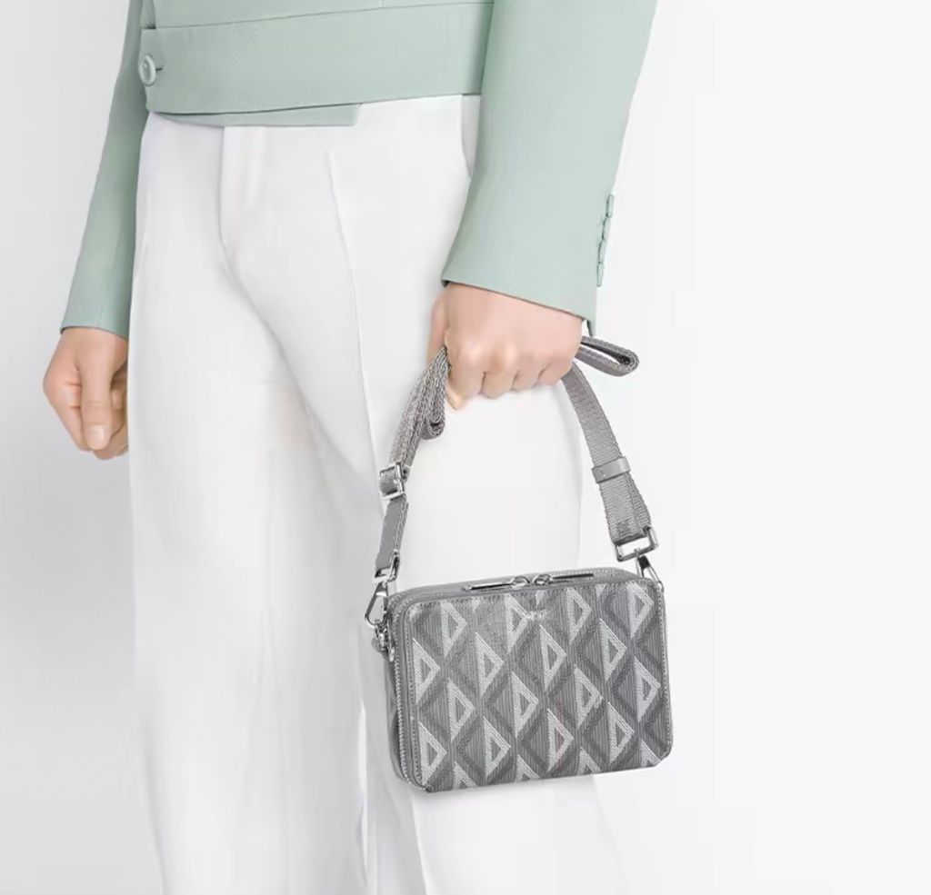Dior Zipped Pouch with Strap 2ESBC119DCO H42E Dior Gray CD Diamond canvas Dior 2ESBC119DCO H42E Gray CD Diamond men's messenger pouch crossbody bag Dior CD Diamond Gray zipped pouch palladium hardware CHRISTIAN DIOR shoulder strap