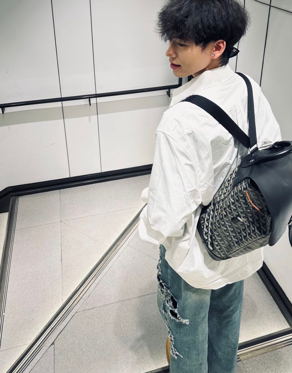 Goyard Alpin MM Backpack ALPIN2MMLTY01CL01P Black Goyardine canvas Goyard Alpin MM Black backpack Goyardine canvas Clamecy cowhide palladium hardware Goyard ALPIN2MMLTY01CL01P Black Alpin MM backpack 15 inch padded interior pocket
