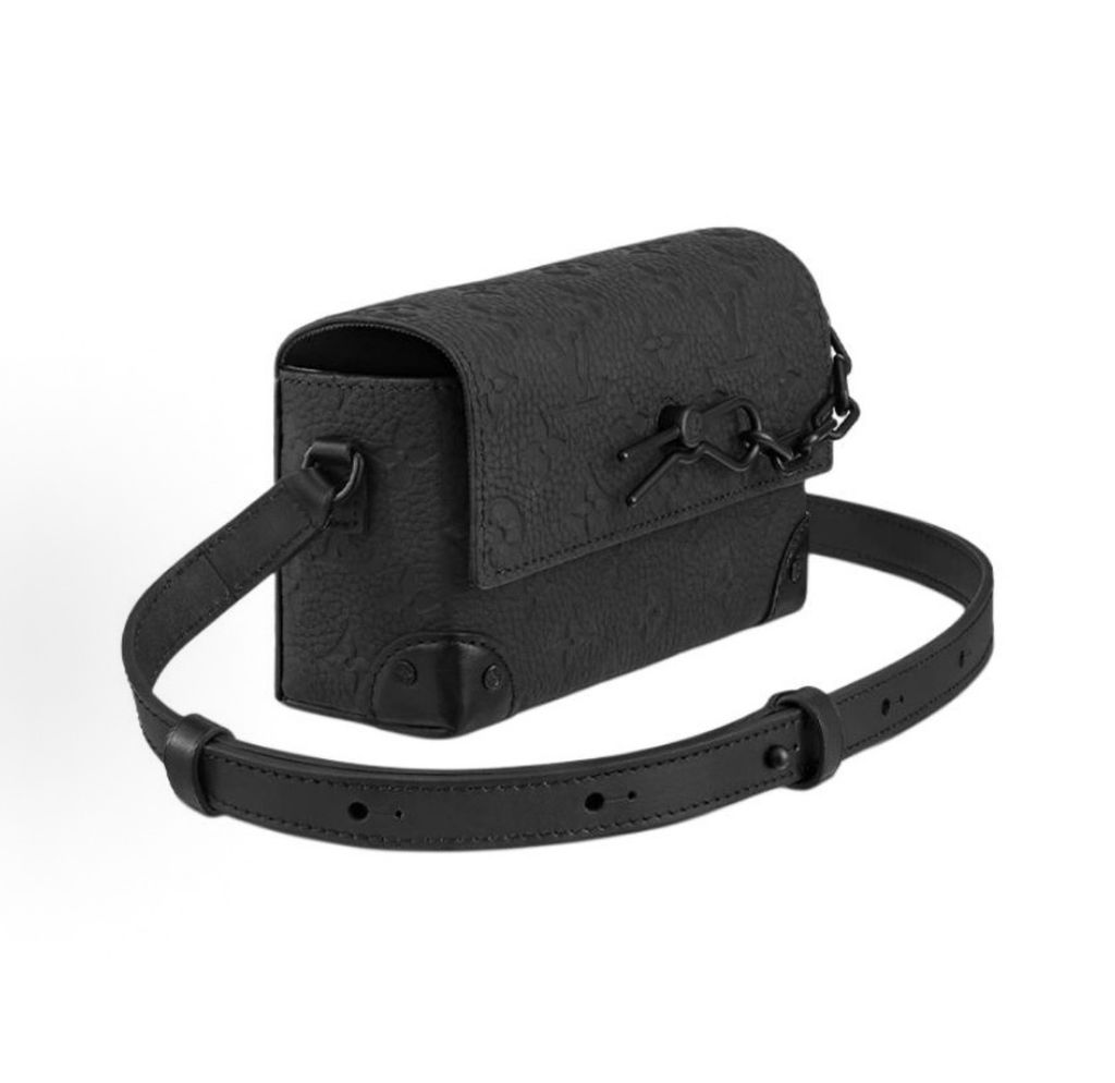 Louis Vuitton Steamer Wearable Wallet M81746 Black Monogram Taurillon leather Louis Vuitton M81746 Black embossed Monogram leather Steamer shoulder wallet Louis Vuitton Steamer Wearable Wallet Black chain detail adjustable shoulder strap M81746