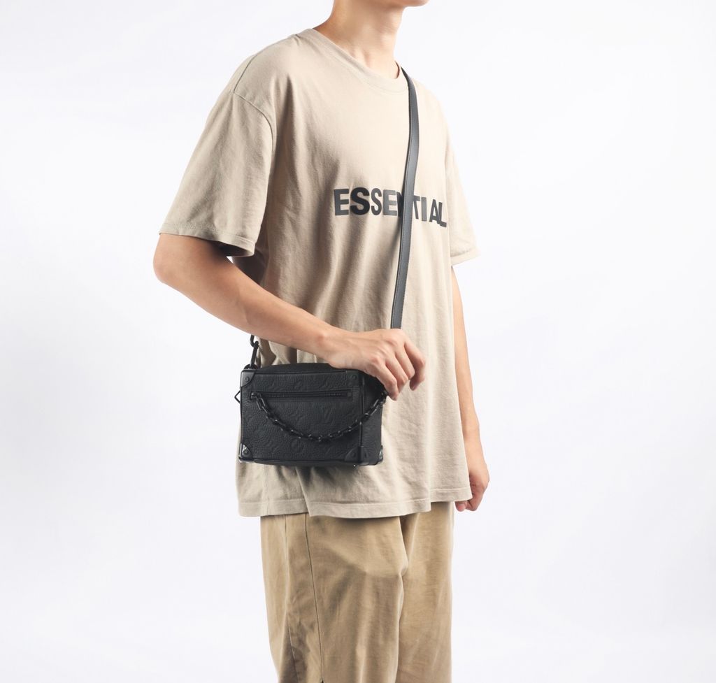 Louis Vuitton Mini Soft Trunk M55702 Black Monogram Taurillon leather Louis Vuitton M55702 Black Mini Soft Trunk embossed Monogram leather chain bag Louis Vuitton Mini Soft Trunk Black matte chain riveted corner crossbody M55702
