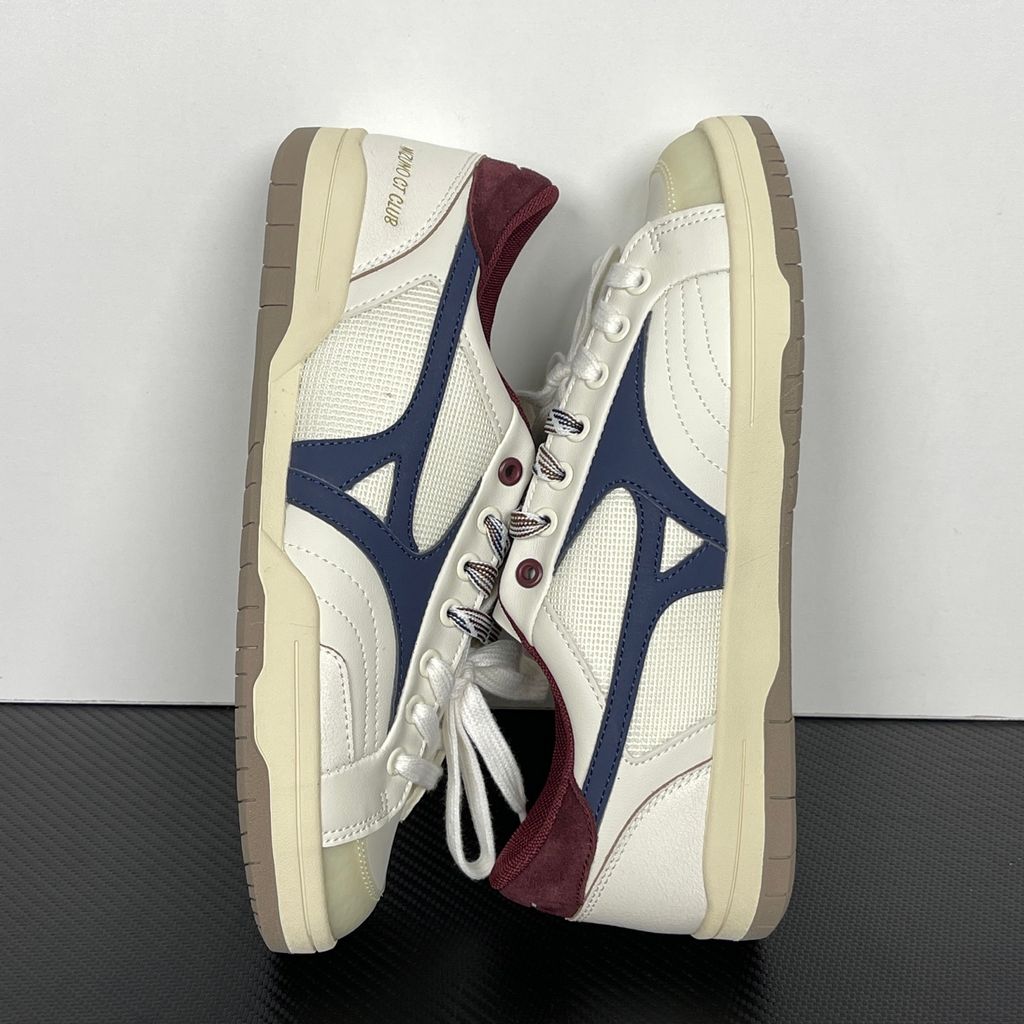 Shop Mizuno CT CLUB D1GH261010 in Light Beige, Navy and Burgundy with mixed textile and leather-based upper, retro court styling and low-top construction.