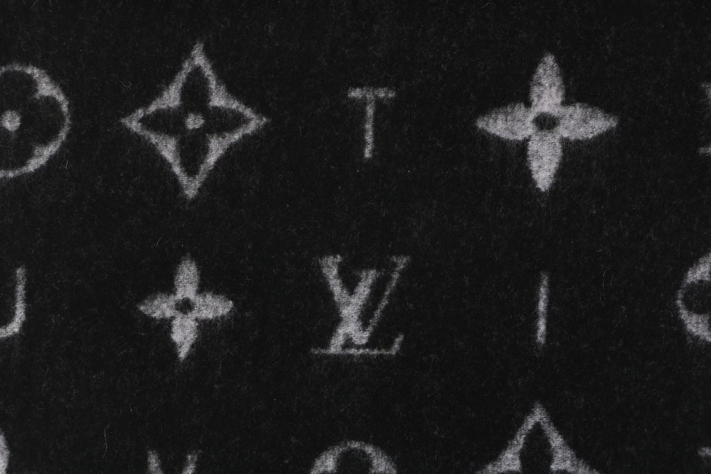 Louis Vuitton allover Monogram fringed scarf 90% wool 10% cashmere luxury winter shawl 215x39cm 9.5cm fringe