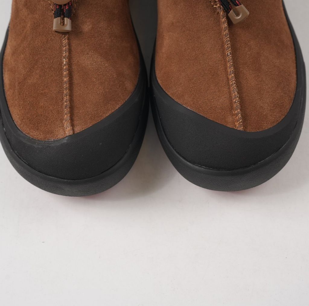 Verified against UGG's current 1179050-DKC Dark Chestnut Tasman Outpost product information, including waterproof suede, seam-sealed construction, 17mm UGGpure/UGGplush interior, Sugarcane EVA and White Spider Rubber outsole. UGG