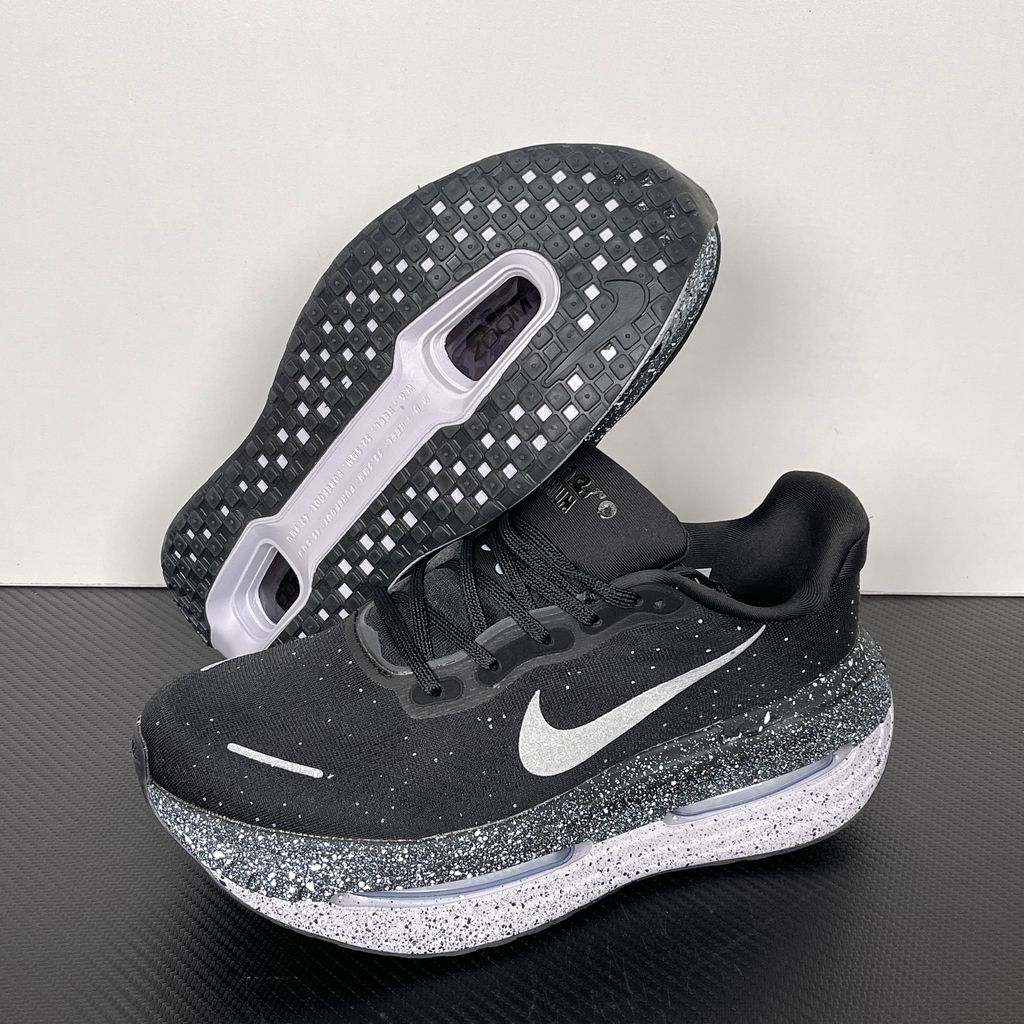 Nike Vomero Premium IU2827-001 Black White Metallic Silver Running Shoes