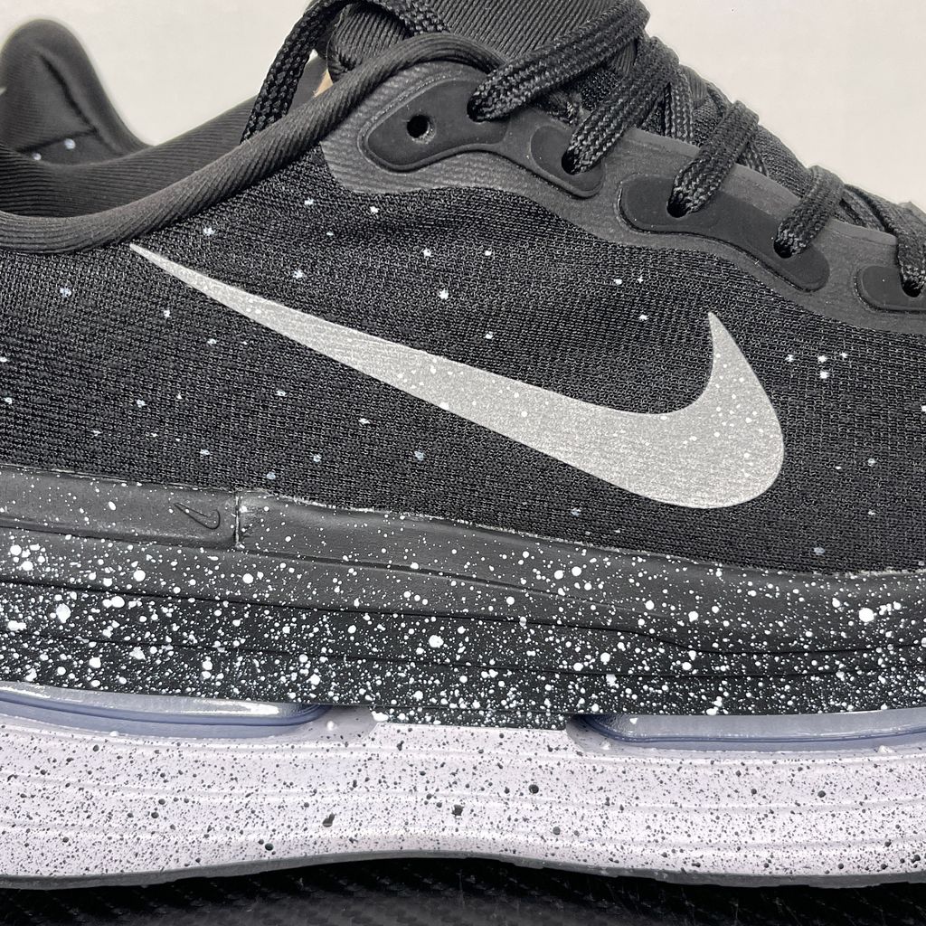 Nike Vomero Premium IU2827-001 Black White Metallic Silver Running Shoes