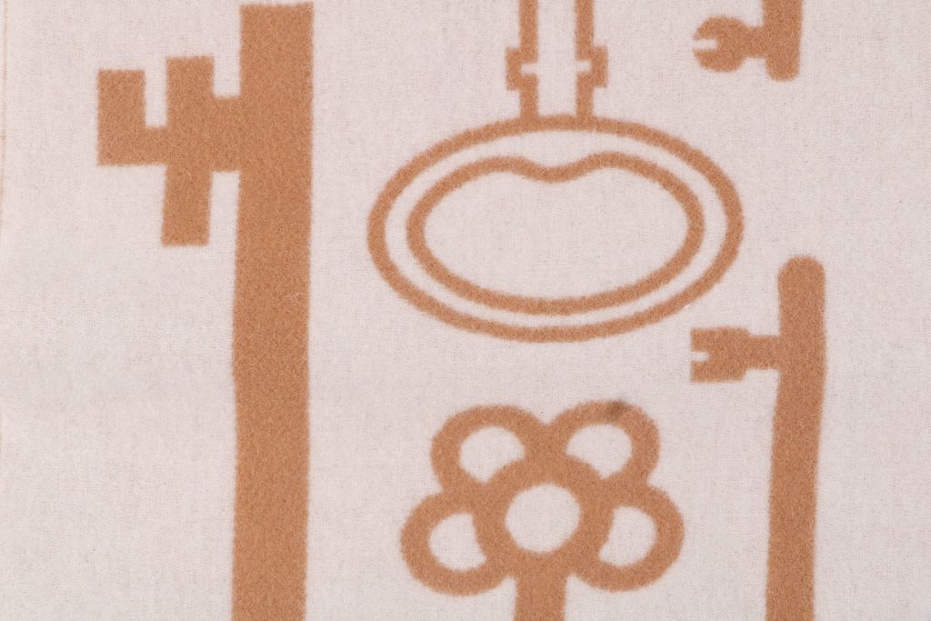 Hermes Casaque Porte Clefs reversible cashmere fringed scarf double sided key motif soft lightweight luxury wrap 160x30cm