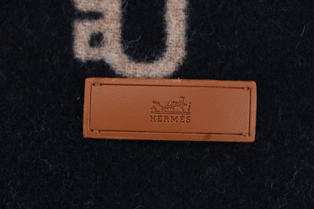 Hermes Casaque Porte Clefs reversible cashmere fringed scarf double sided key motif soft lightweight luxury wrap 160x30cm