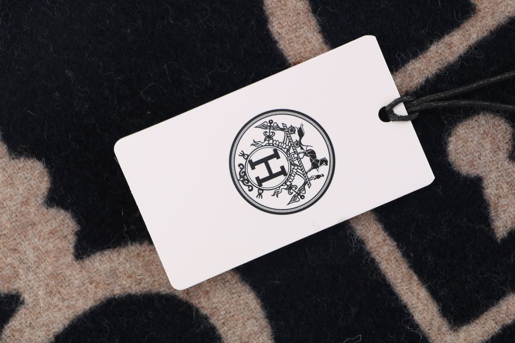 Hermes Casaque Porte Clefs reversible cashmere fringed scarf double sided key motif soft lightweight luxury wrap 160x30cm