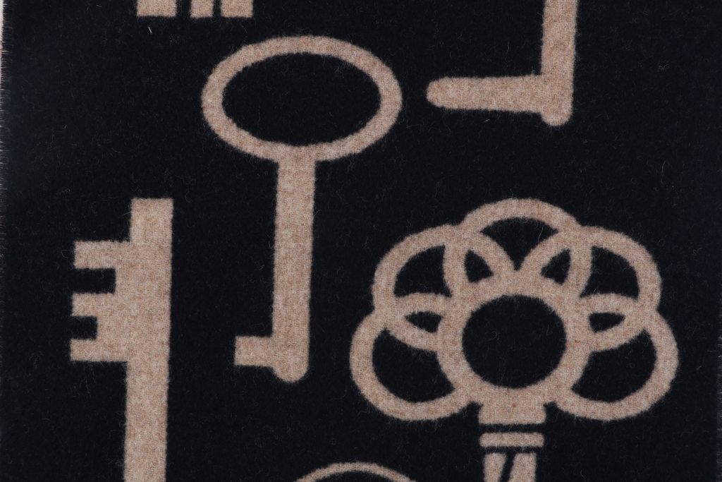 Hermes Casaque Porte Clefs reversible cashmere fringed scarf double sided key motif soft lightweight luxury wrap 160x30cm