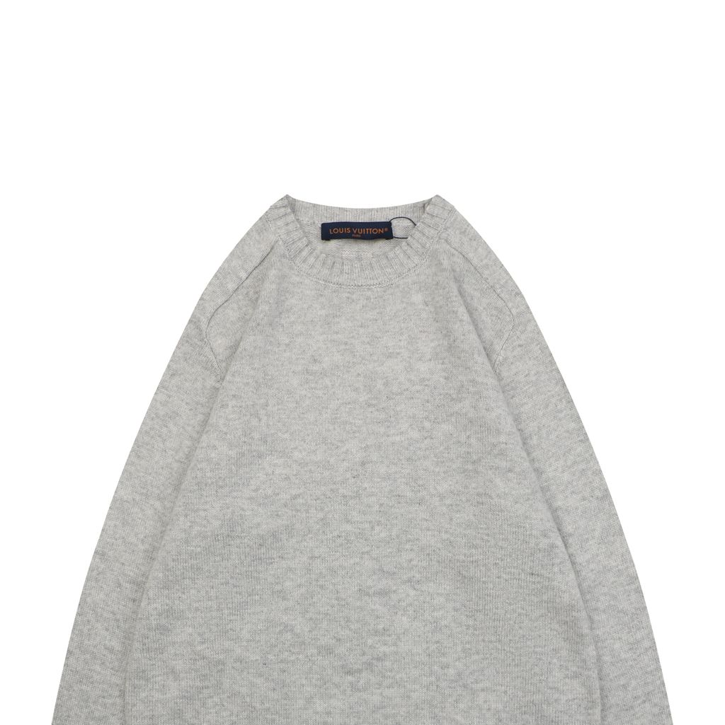 Louis Vuitton Monogram leather patch crew neck sweater 100 percent cotton knit embossed cowhide rear neck patch garment washed pullover sizes S-XL