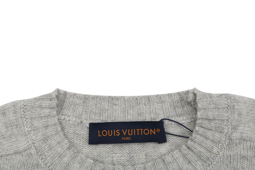 Louis Vuitton Monogram leather patch crew neck sweater 100 percent cotton knit embossed cowhide rear neck patch garment washed pullover sizes S-XL