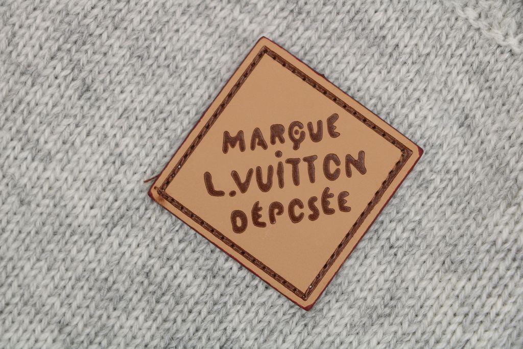 Louis Vuitton Monogram leather patch crew neck sweater 100 percent cotton knit embossed cowhide rear neck patch garment washed pullover sizes S-XL