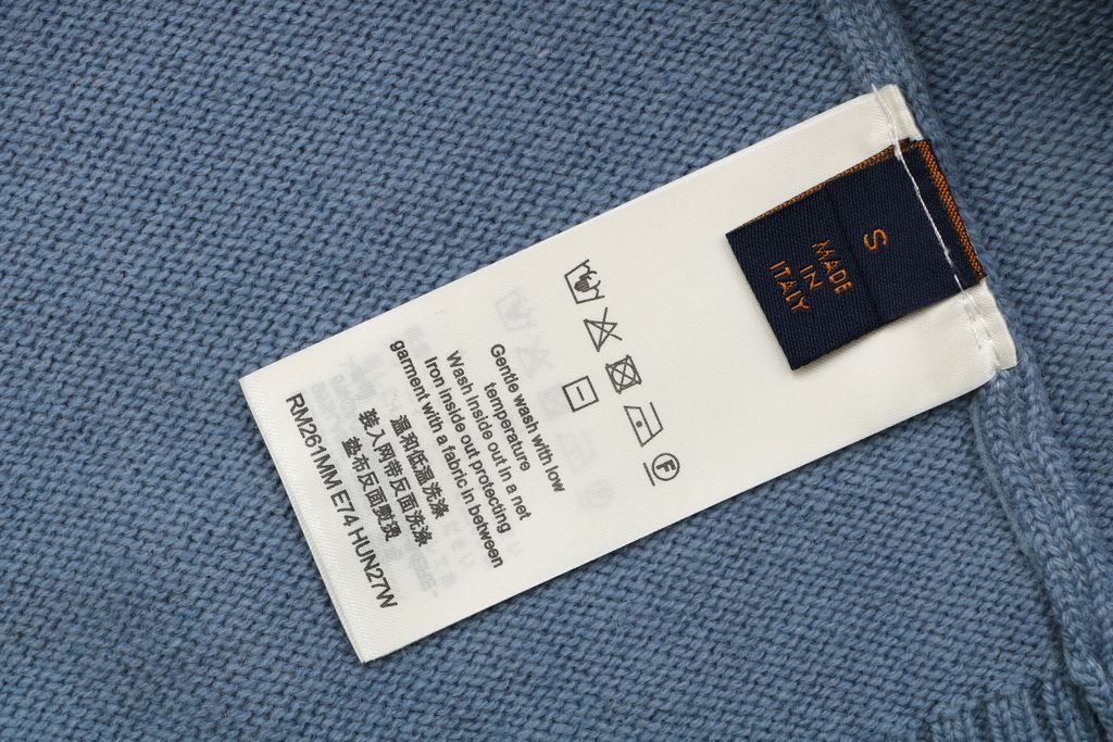Louis Vuitton Monogram leather patch crew neck sweater blue 100 percent cotton knit embossed cowhide rear neck patch garment washed pullover sizes S-XL