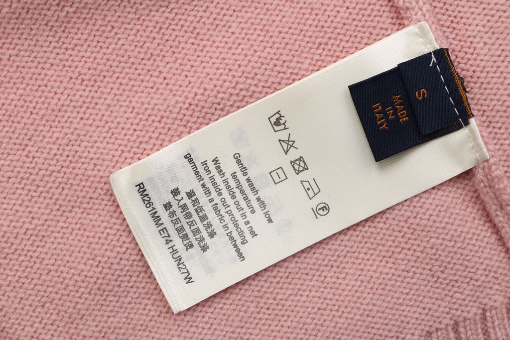 Louis Vuitton Monogram leather patch crew neck sweater pink 100 percent cotton knit embossed cowhide rear neck patch garment washed pullover sizes S-XL