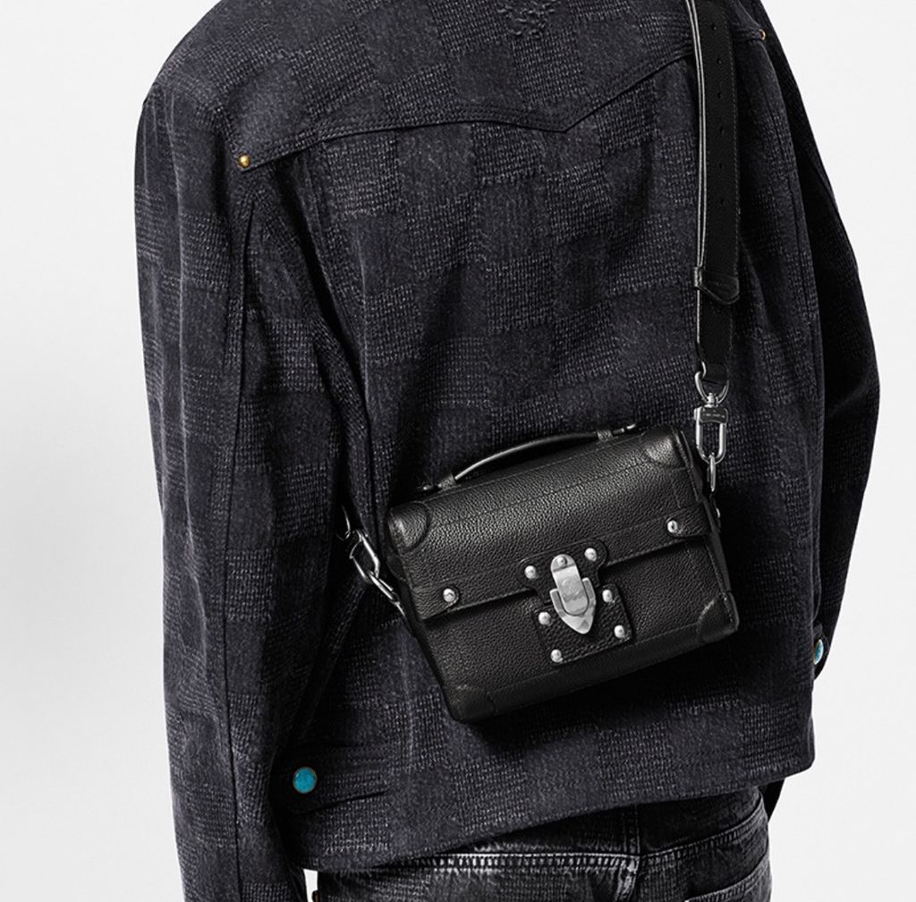 Louis Vuitton M11516 Soul Trunk messenger bag black Colorado leather removable adjustable shoulder strap crossbody bag mens 20 x 7 x 14 cm